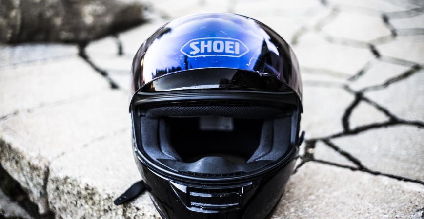 ¿Cómo saber la talla de casco de moto? Hablando del sistema PFS de Shoei