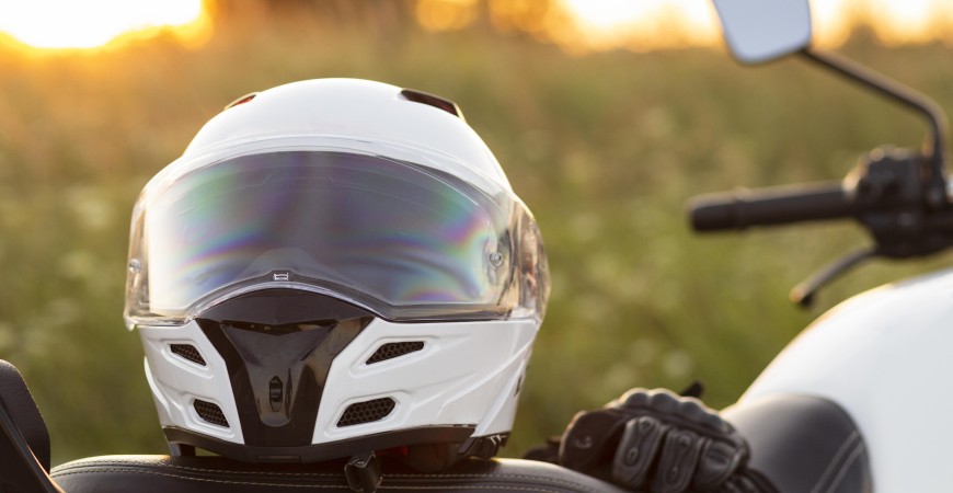 Casco de moto: qué significa ECE 22.06 y en qué fijarte al comprar
