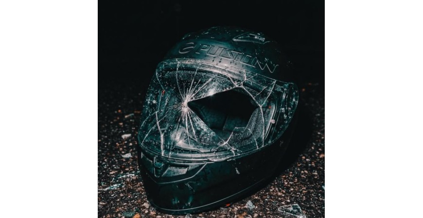Cuándo cambiar casco moto: señales para saber si ya no te protege